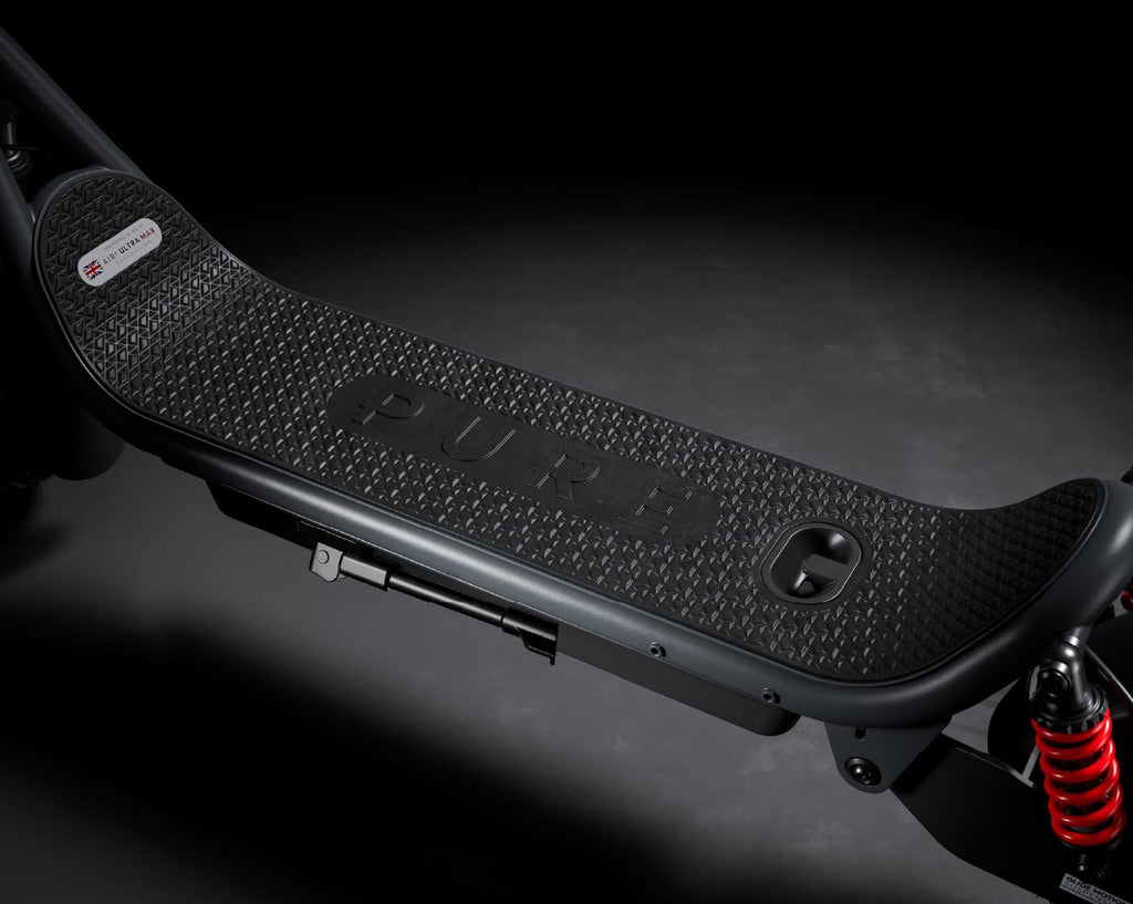 AIR⁶ ULTRA SUSPENSION
Our longest-range e-scooter ever.