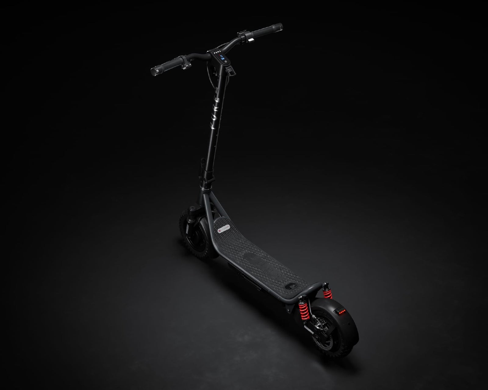 AIR⁶ ULTRA SUSPENSION
Our longest-range e-scooter ever.